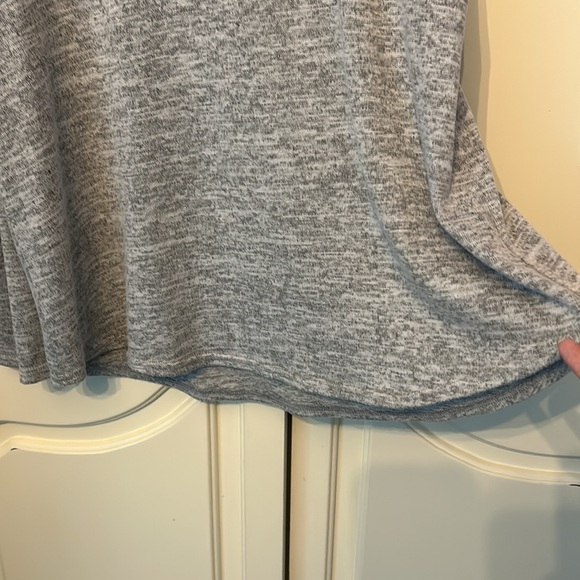 Women’s Heather Gray V-Neck Cold Shoulder Sweater Large - Picture 5 of 6